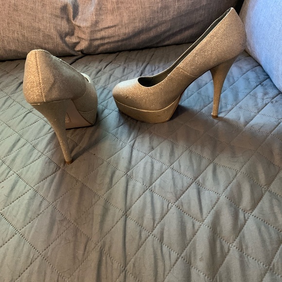 Gold sparkle heels - Picture 2 of 6
